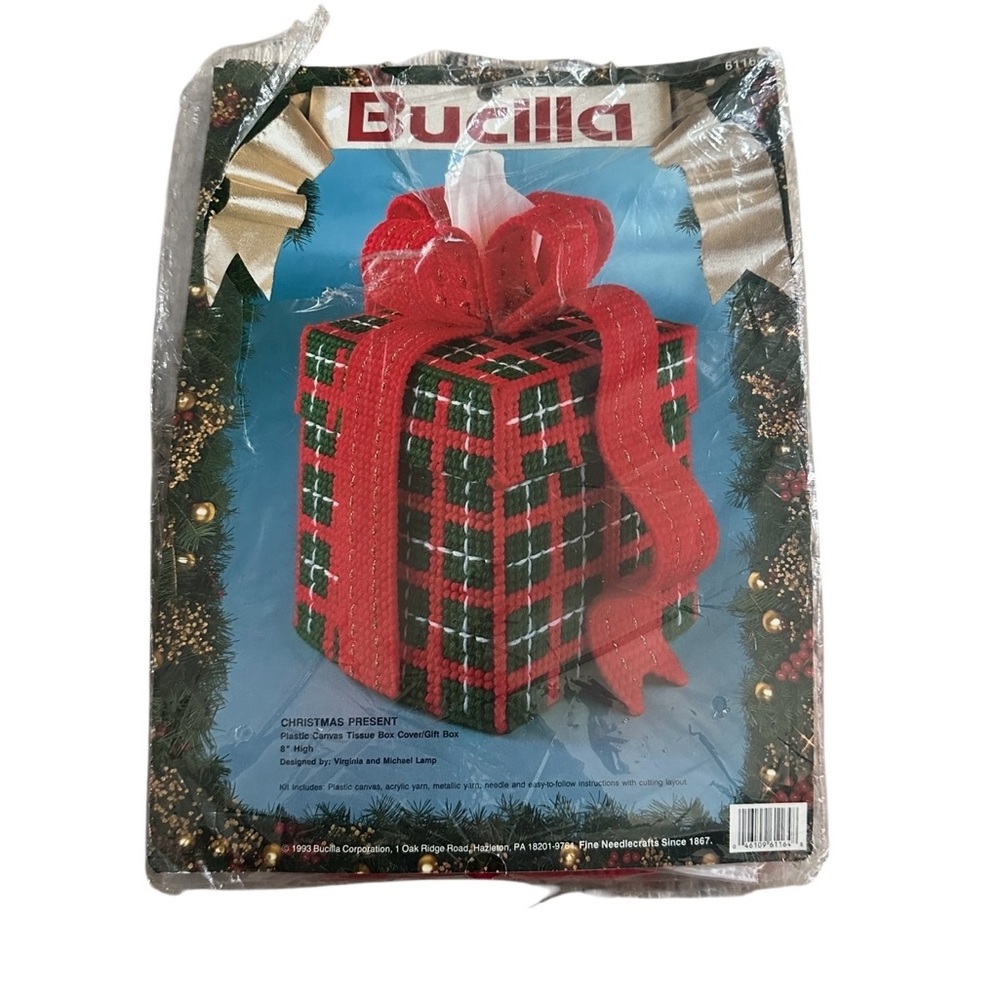 Bucilla Vintage 1993‎ Christmas Gift Box Tissue Cover Plastic Canvas Yarn